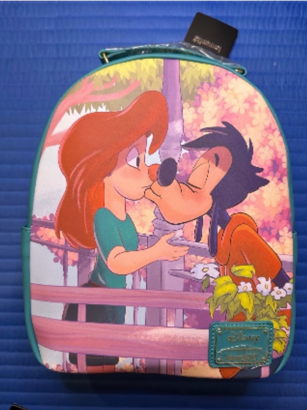'Max & Roxanne' brand new lounge fly